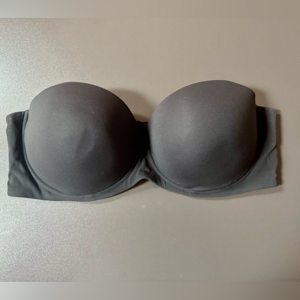 SKIMS Black Strapless Bra